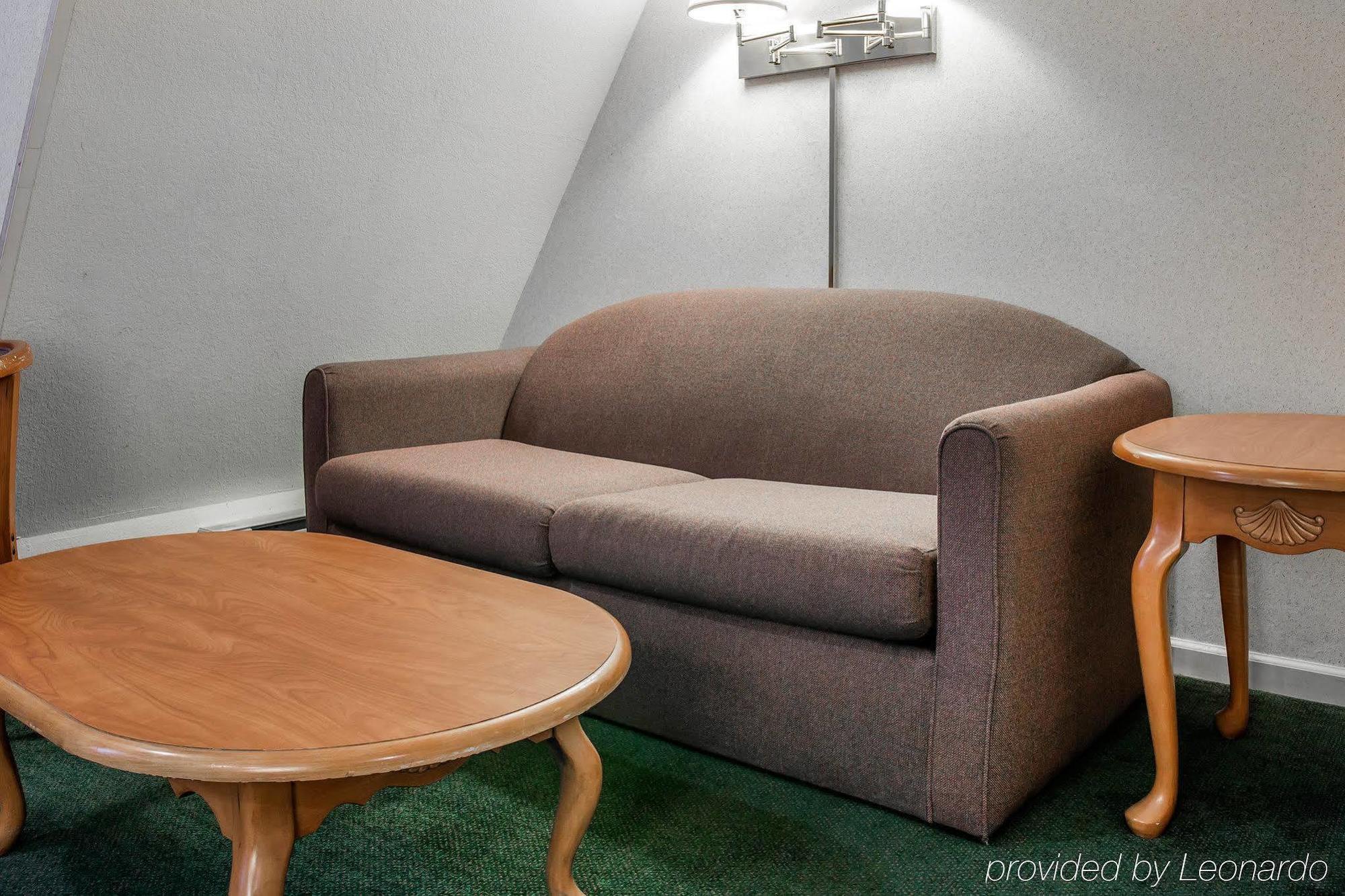 Quality Inn & Suites Mackinaw City Beachfront Экстерьер фото