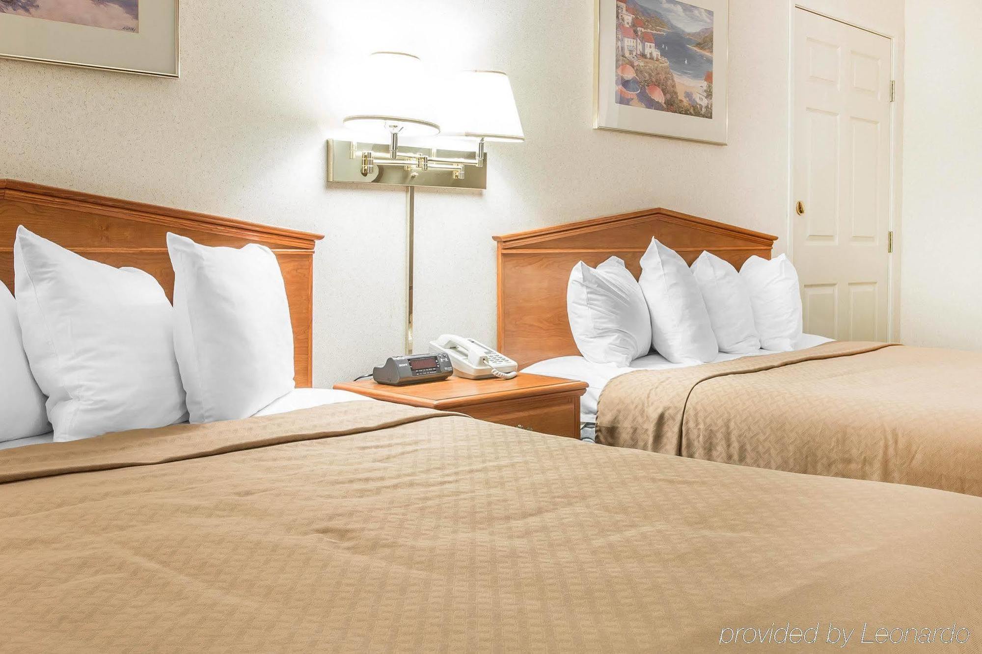 Quality Inn & Suites Mackinaw City Beachfront Экстерьер фото